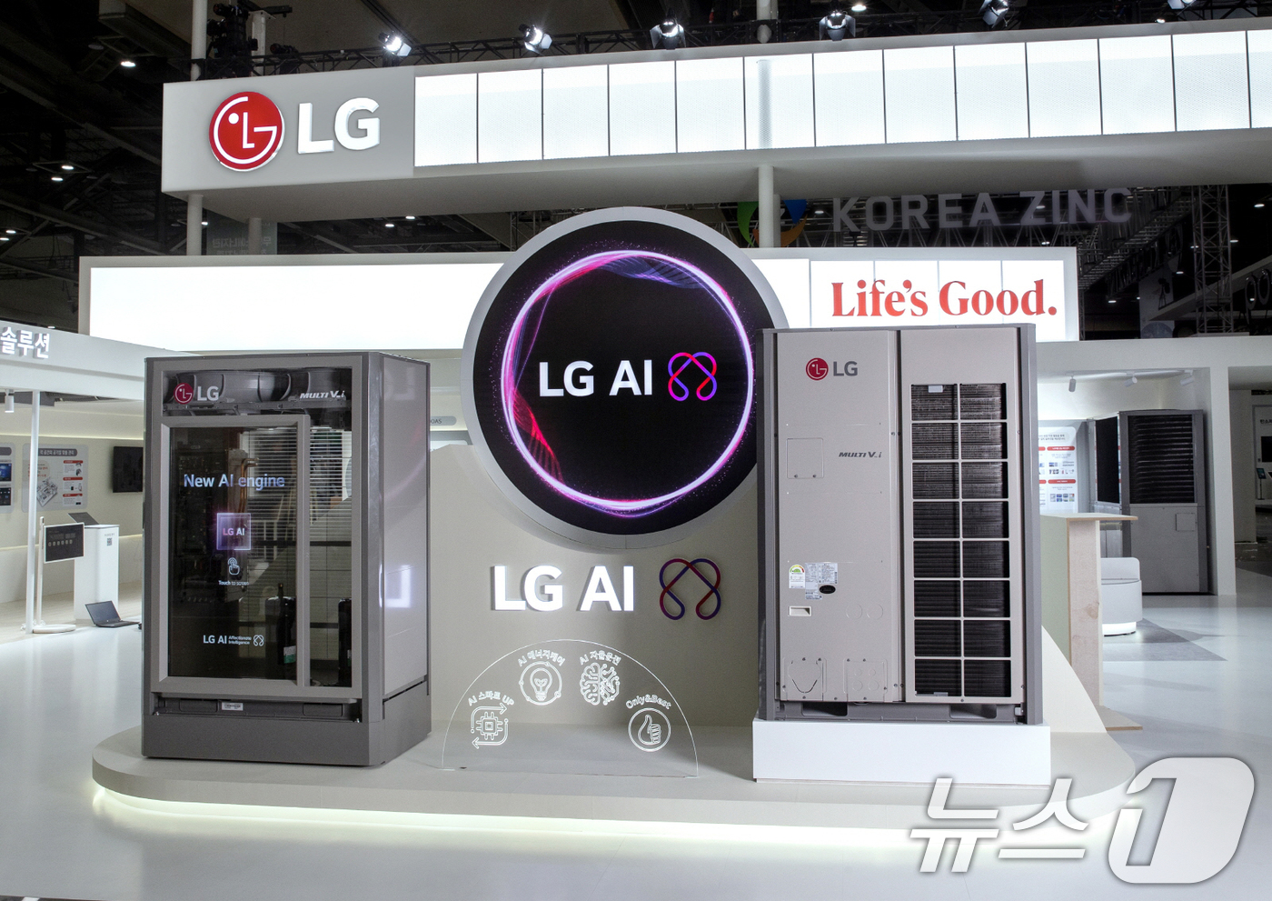 (서울=뉴스1) 송원영 기자 = LG전자가 4일부터 오는 6일까지 부산 벡스코에서 열리는 '기후산업국제박람회'에서 탄소중립을 실천하는 고효율 HVAC(냉난방공조) 설루션을 대거 선 …