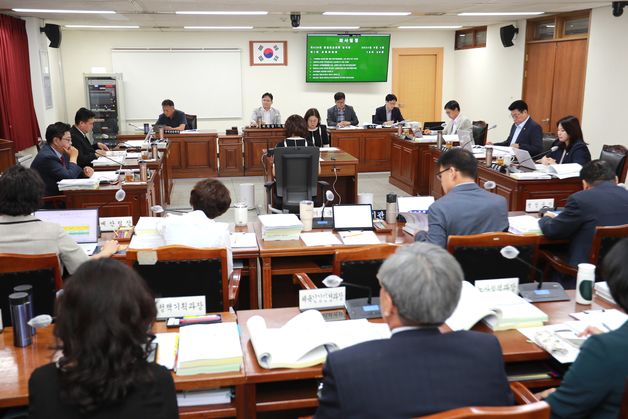 충북도의회 교육위, 특수학교 저상버스 지원 조례안 원안 의결