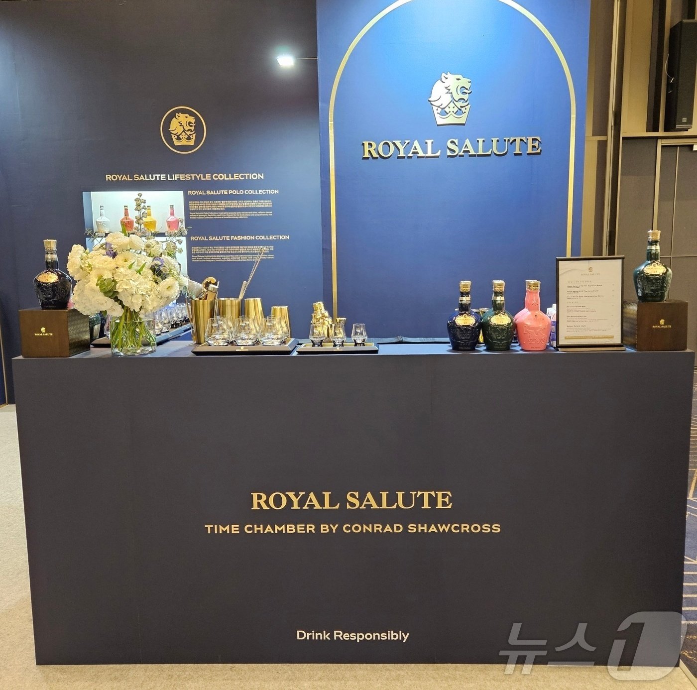 페르노리카 코리아가 프레스티지 위스키 로얄살루트&#40;Royal Salute&#41; 브랜드의 최상위 라인업인 &#39;로얄살루트 타임 챔버 바이 콘래드 쇼크로스&#39;를 키아프 서울 2024에서 한국 소비자들에게 4일 최초 공개했다.ⓒ 뉴스1/김진희 기자.