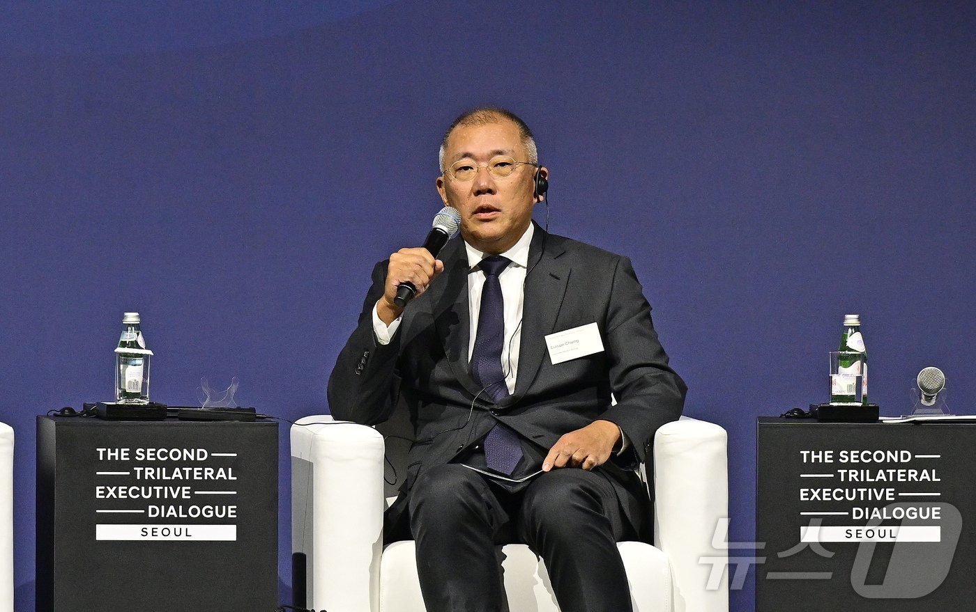 본문 이미지 -  한미일 경제대화에 참석한 정의선 현대차그룹 회장이 좌담회에서 발언하고 있다.(현대차그룹 제공)