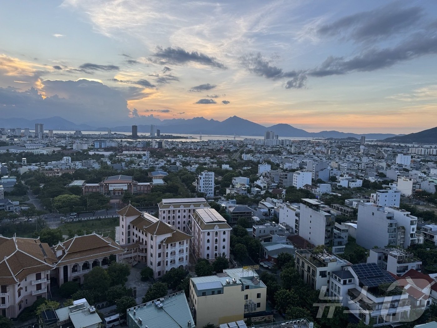 본문 이미지 - 포 포인츠 바이 쉐라톤 다낭의 시티뷰 객실에서 바라본 도심 풍경. ⓒ 뉴스1 김형준 기자