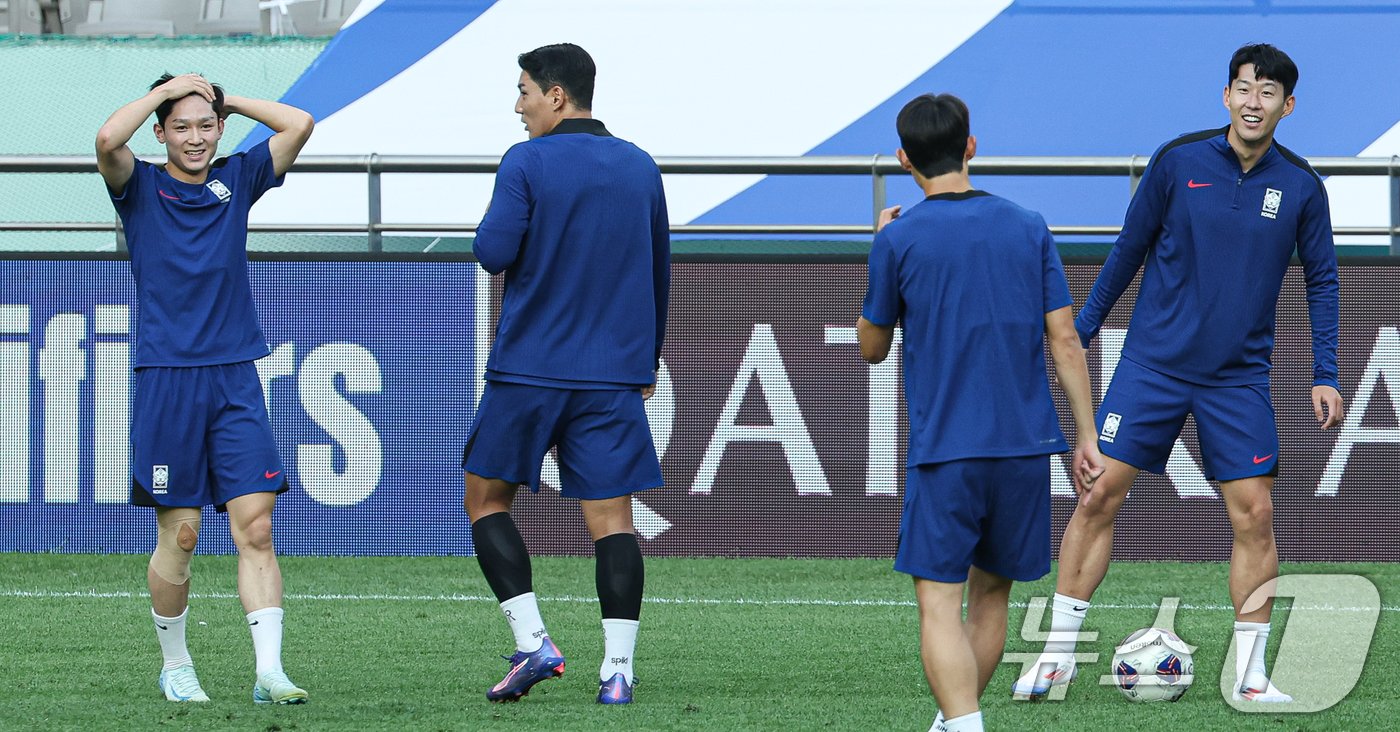 대한민국 축구대표팀 손흥민과 양민혁 선수가 4일 오후 서울 마포구 서울월드컵경기장에서 2026 국제축구연맹&#40;FIFA&#41; 북중미 월드컵 아시아지역 3차 예선을 앞두고 훈련을 하고 있다. 2024.9.4/뉴스1 ⓒ News1 이재명 기자