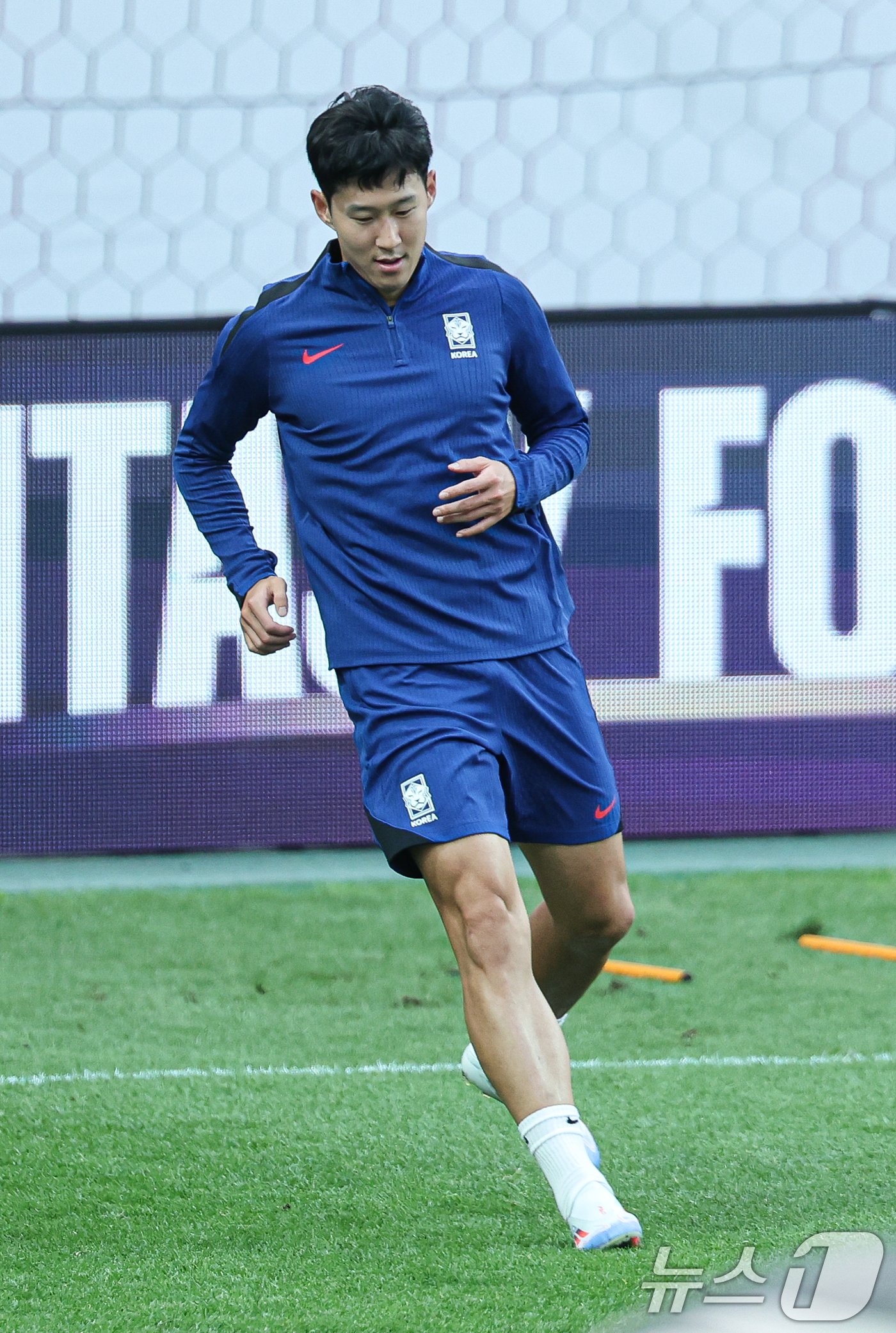 본문 이미지 - 팔레스타인전을 앞둔 축구대표팀 손흥민  2024.9.4/뉴스1 ⓒ News1 이재명 기자