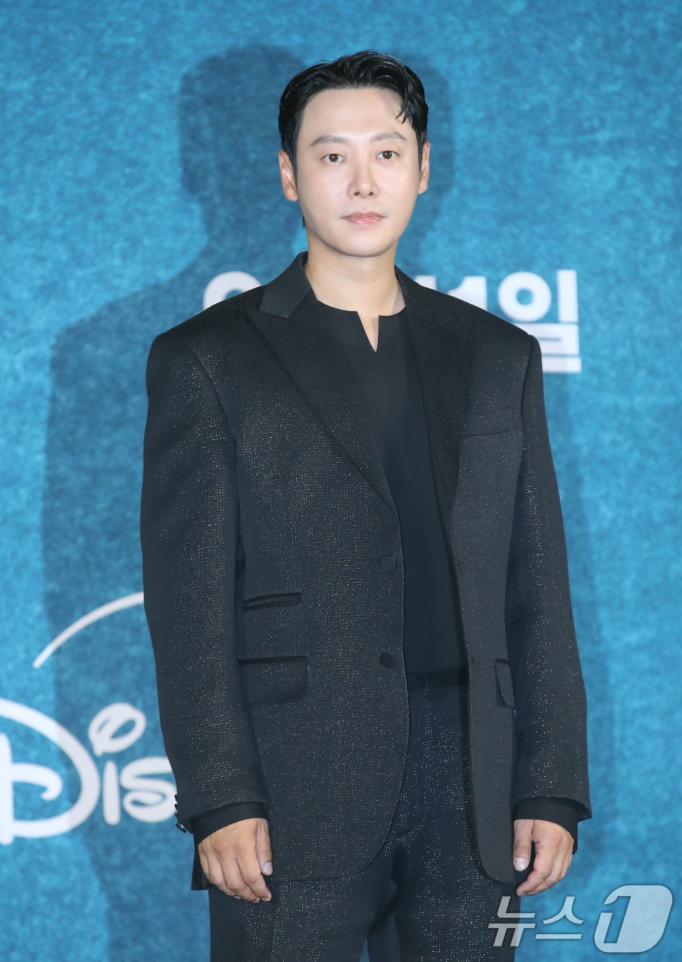 본문 이미지 - 배우 김동욱이 5일 오전 서울 구로구 신도림 라마다 호텔에서 열린 디즈니+ 새 오리지널 시리즈 '강매강' 제작발표회에 참석해 포즈를 취하고 있다. '강매강'은 전국 꼴찌 강력반과 초엘리트 신임반장이 만나 최강의 원팀으로 거듭나는 코믹 수사물이다. 2024.9.5/뉴스1 ⓒ News1 권현진 기자