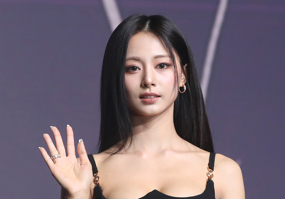 트와이스 쯔위, 누리꾼 "다리 살 빼라" 무례 발언에 "돈 아껴 써라" 일침