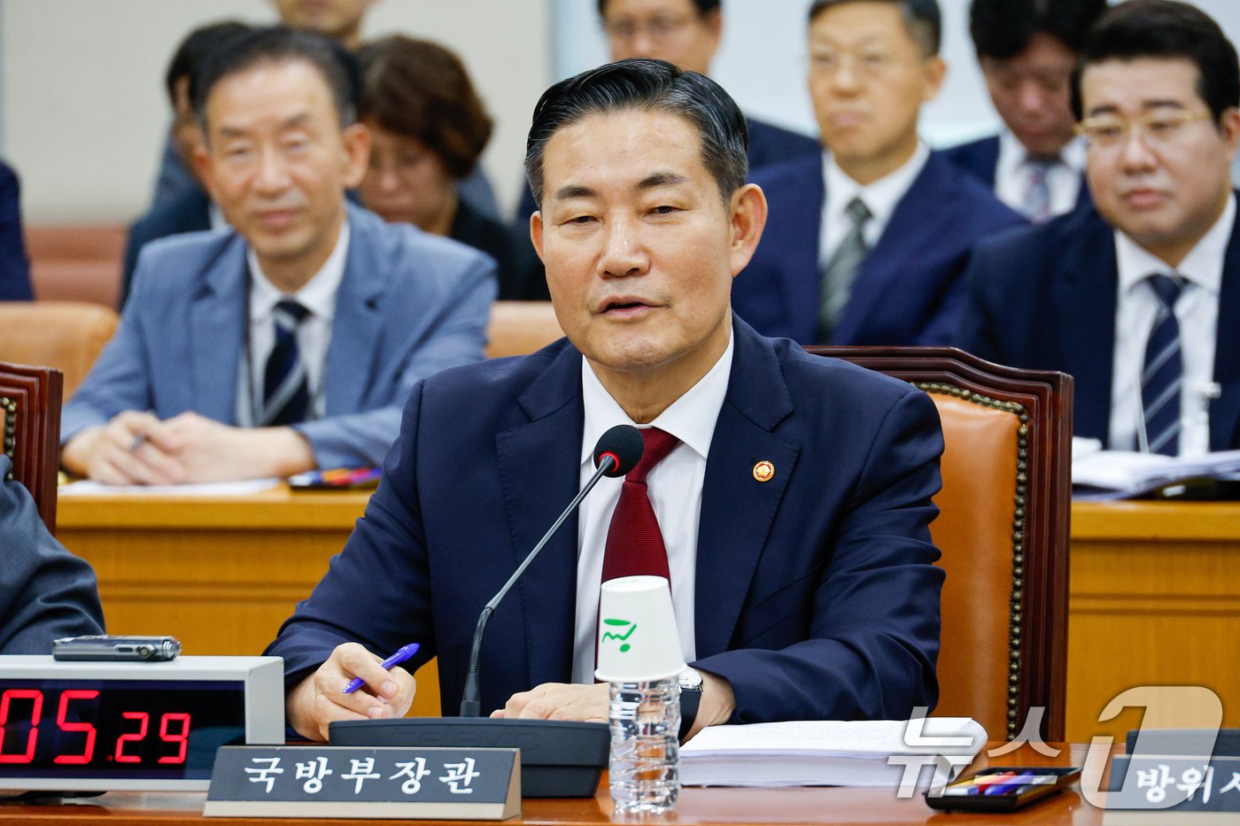 본문 이미지 - 신원식 국방부 장관이 5일 오후 서울 여의도 국회에서 열린 국방위원회 제418회국회(정기회) 제2차 전체회의에서 의원 질의에 답하고 있다. 2024.9.5/뉴스1 ⓒ News1 안은나 기자