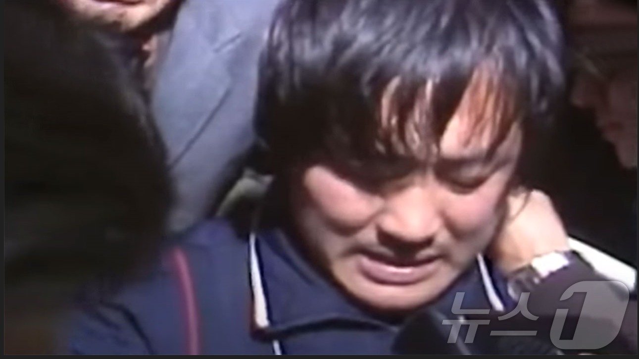 본문 이미지 -  기자들의 집중 질문 공세를 받고 있는 주영형. (SBS 갈무리) ⓒ 뉴스1