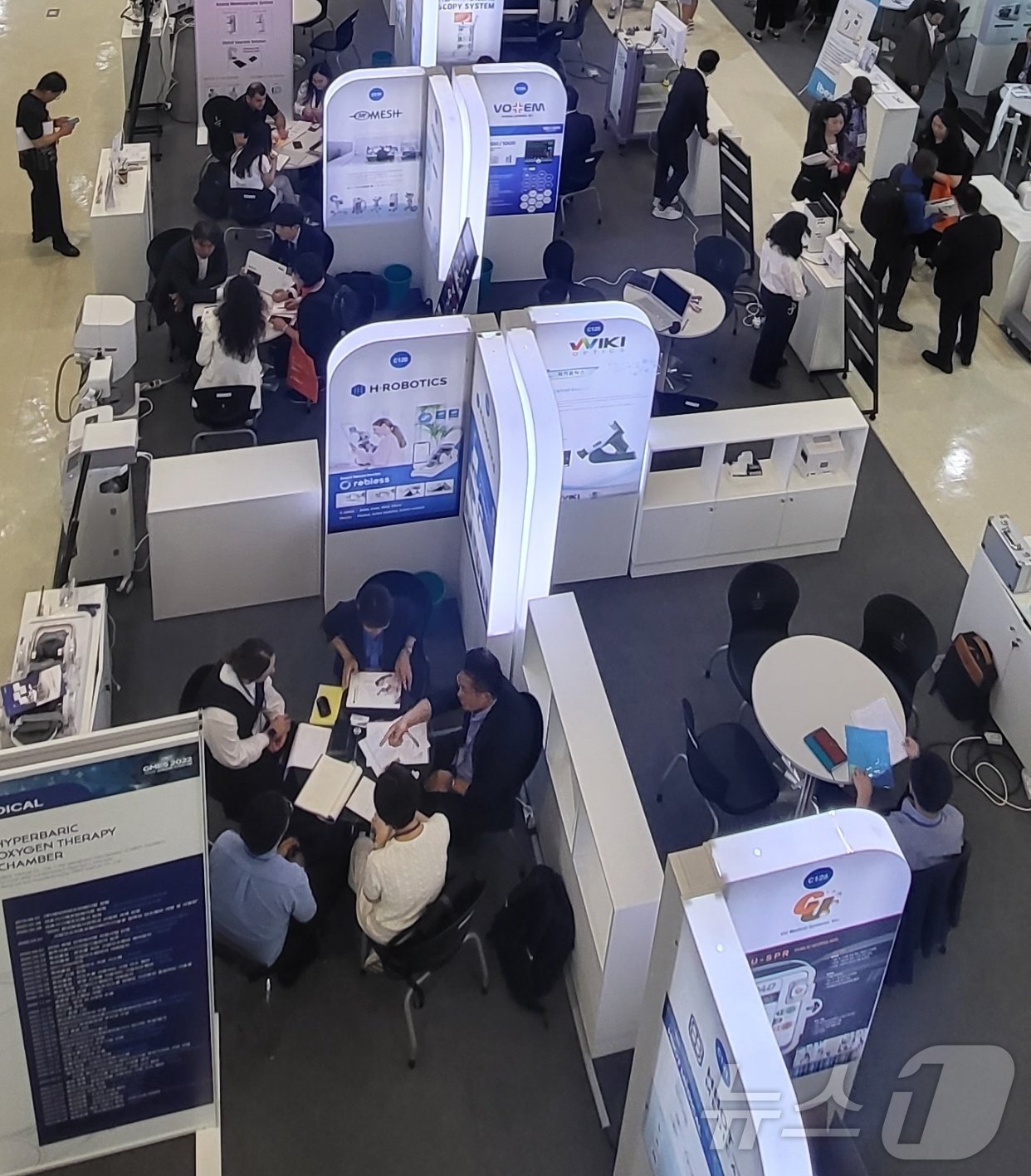 본문 이미지 - 제20회 강원의료기기전시회(GMES 2024)가 5일 강원 원주시 의료기기 종합지원 센터에서 성황리에 개막했다. 2024.9.5/뉴스1 신관호 기자