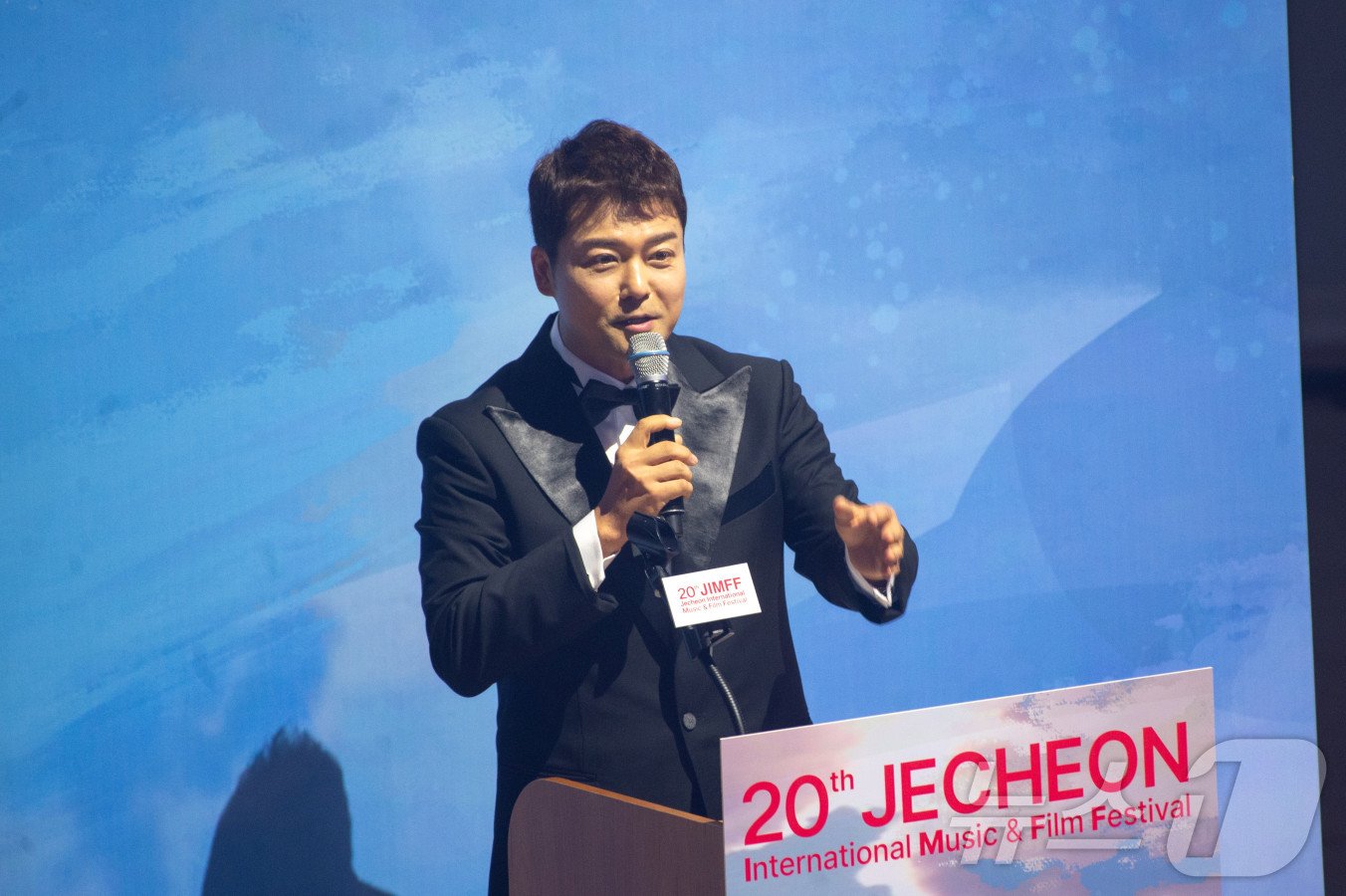 Broadcaster Jeon Hyun-moo, ‍who hosted the 20th‍ film festival