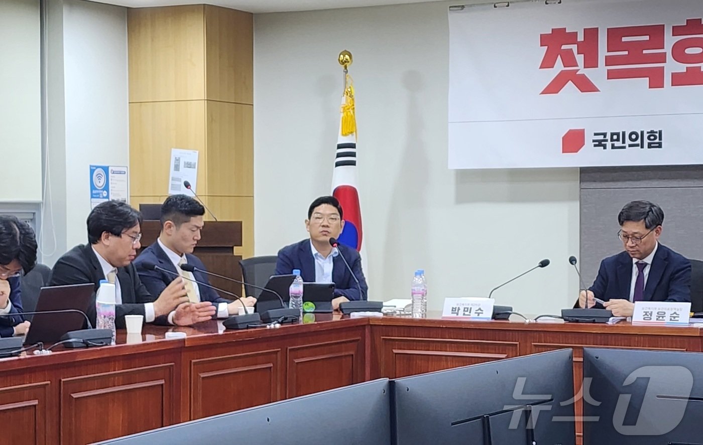 본문 이미지 - 5일 국민의힘 소장파 모임 첫목회에서 주최한 의정갈등 관련 토론회에 박민수 보건복지부 2차관 자리가 비어 있다. ⓒ News1 박기현 기자
