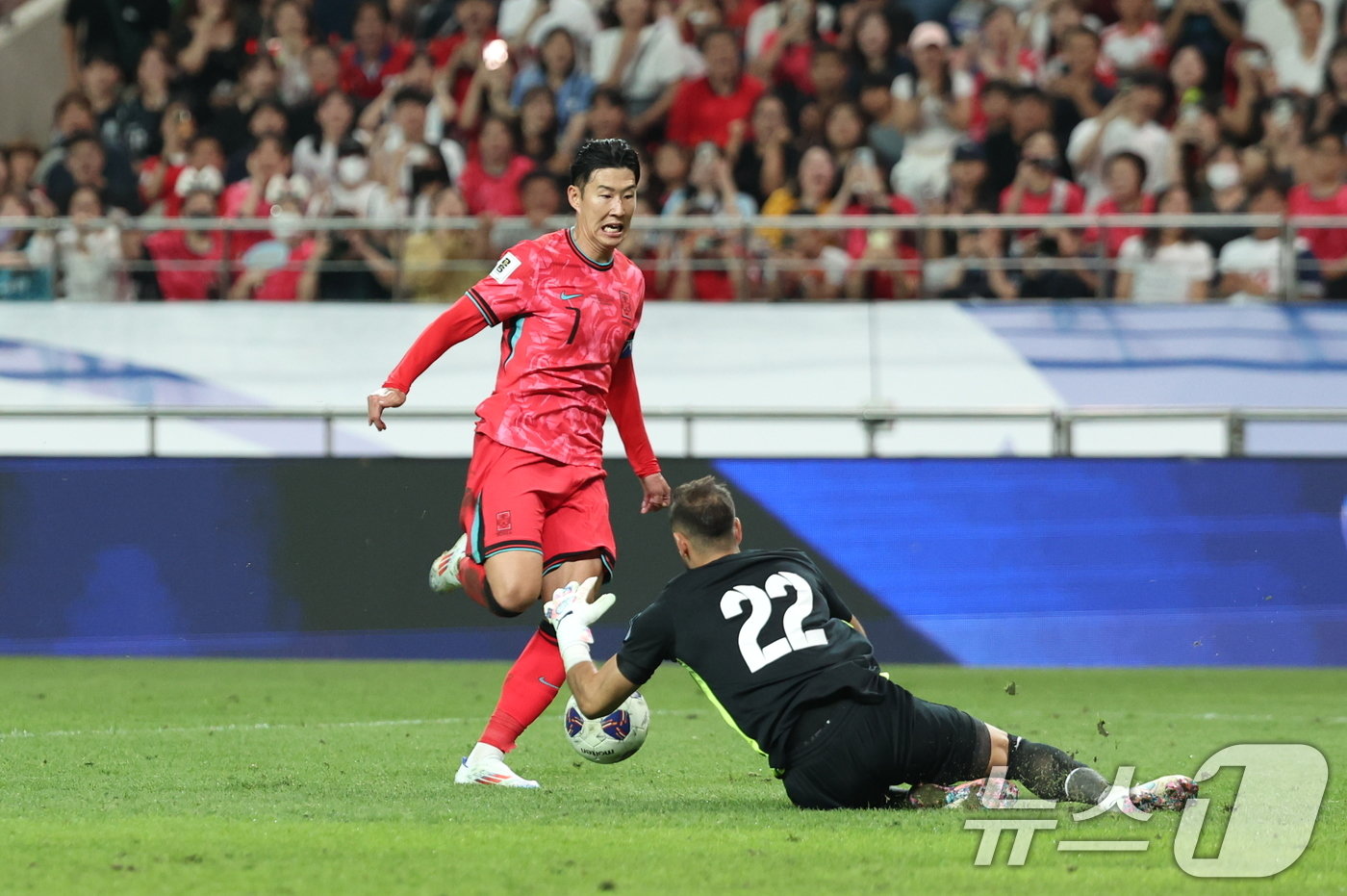 5일 오후 서울 마포구 서울월드컵경기장에서 열린 2026 국제축구연맹&#40;FIFA&#41; 북중미 월드컵 아시아 3차 예선 B조 1차전 대한민국과 팔레스타인의 경기, 대한민국 손흥민이 공격을 시도하고 있다. 2024.9.5/뉴스1 ⓒ News1 박지혜 기자