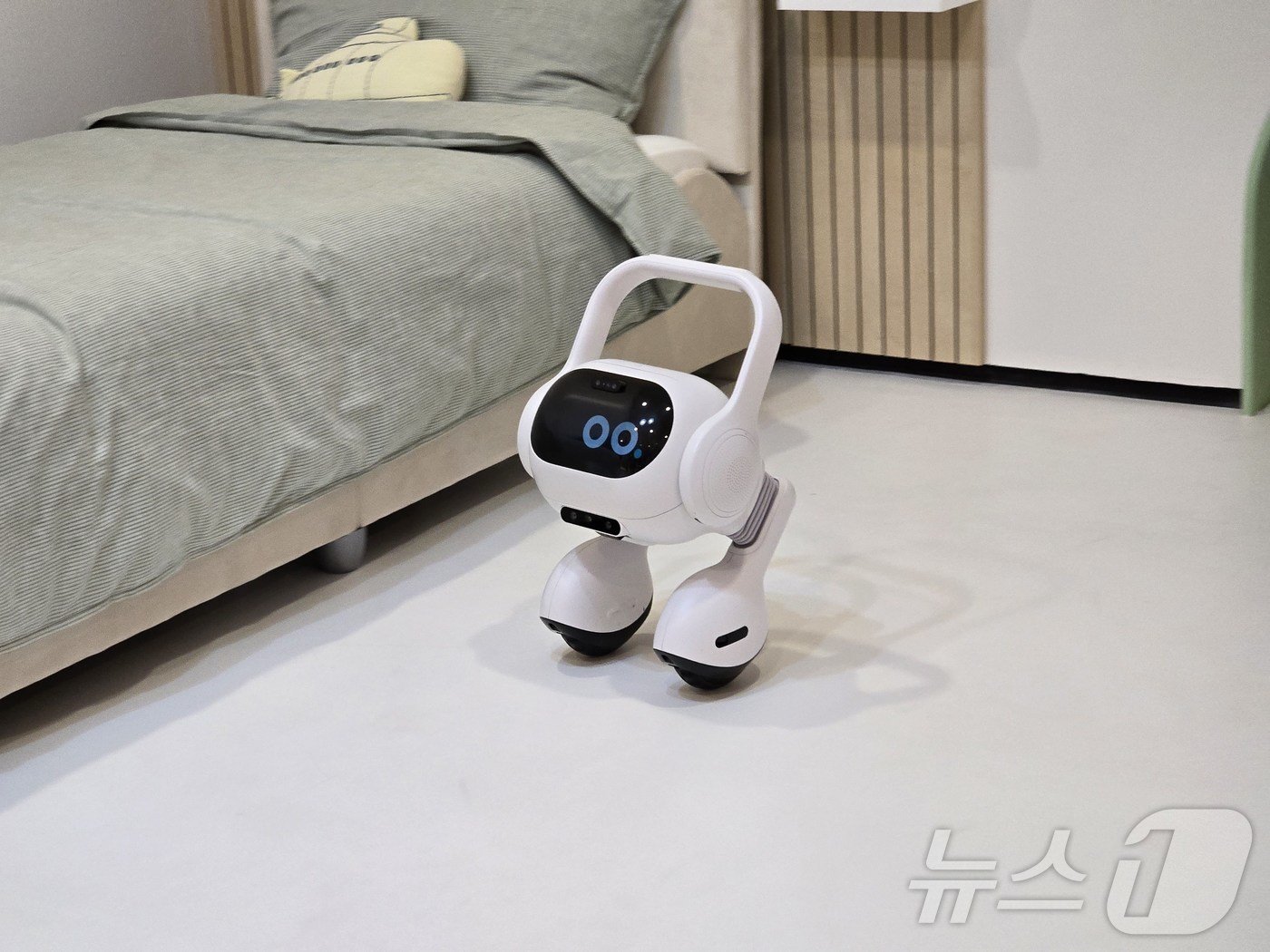 본문 이미지 - LG전자가 IFA2024에서 공개한 이동형 AI홈 허브. ⓒ News1 한재준 기자