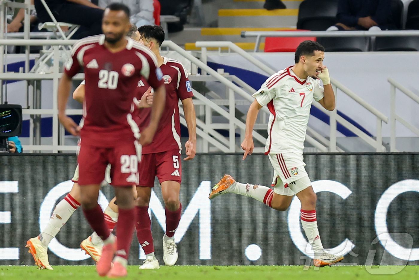 본문 이미지 - UAE에 역전패한 아시아 챔피언 카타르. ⓒ AFP=뉴스1