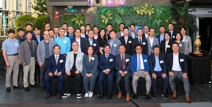 본문 이미지 - FORCA 회원 및 참석자들 단체 사진(FORCA 제공)