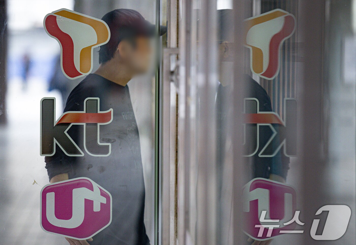 본문 이미지 - 서울의 한 휴대폰 판매 대리점의 모습. 2024.9.6/뉴스1 ⓒ News1 이재명 기자