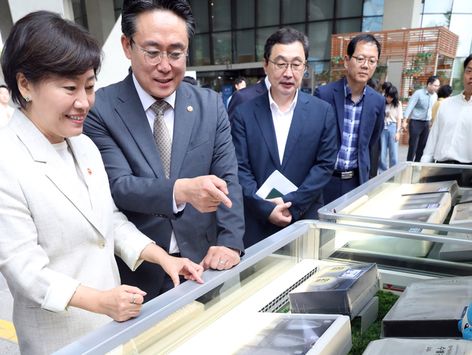 추석 명절 선물세트 홍보 나선 강도형 해수부 장관& 송미령 농식품부 장관