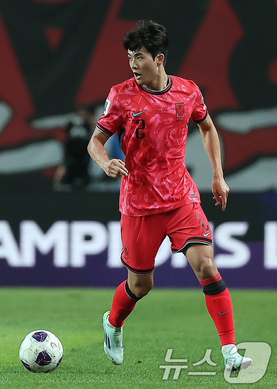 본문 이미지 - 5일 오후 서울 마포구 서울월드컵경기장에서 열린 2026 국제축구연맹(FIFA) 북중미 월드컵 아시아 3차 예선 B조 1차전 대한민국과 팔레스타인의 경기, 대한민국 설영우. 2024.9.5/뉴스1 ⓒ News1 김진환 기자