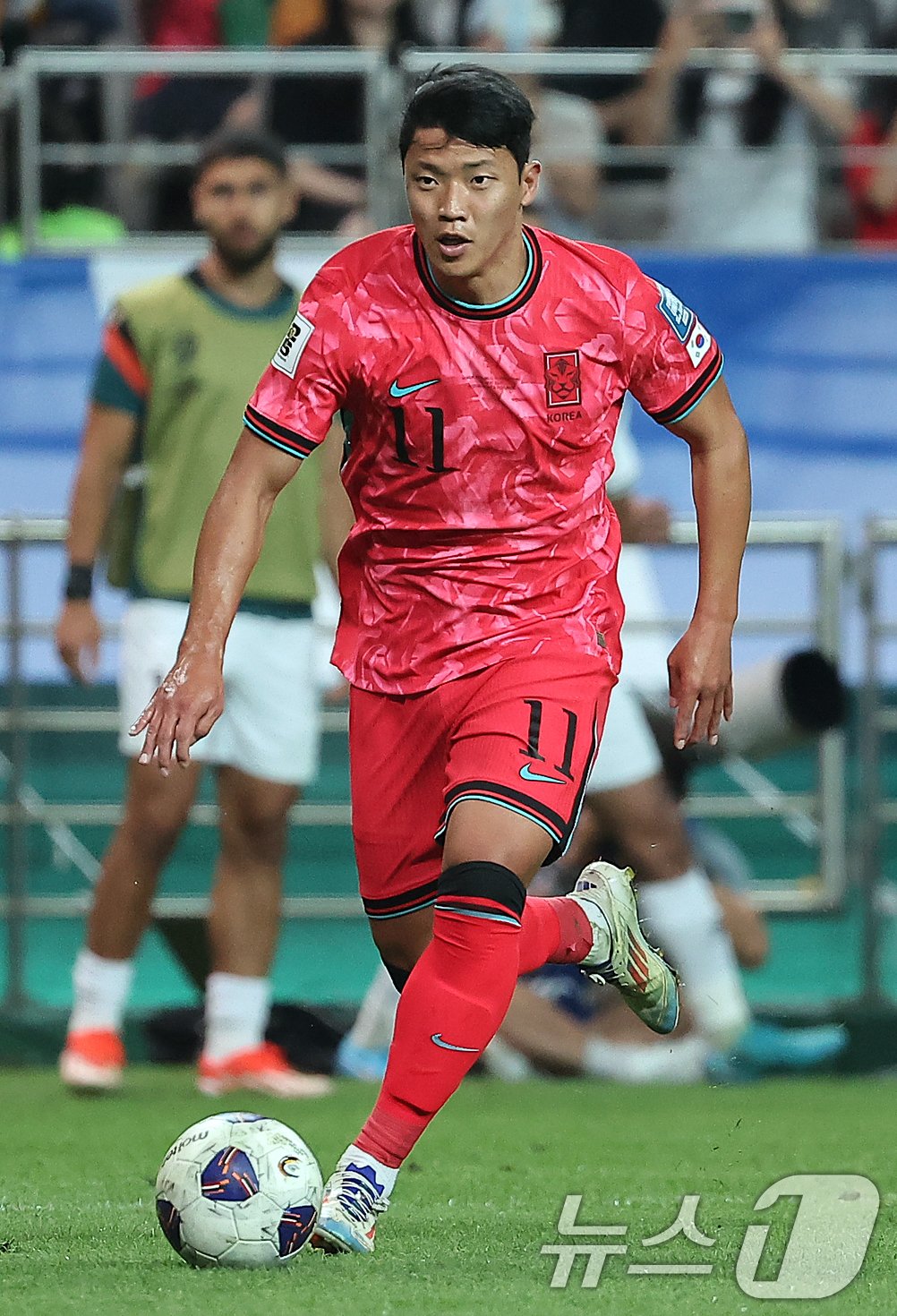 본문 이미지 - 5일 오후 서울 마포구 서울월드컵경기장에서 열린 2026 국제축구연맹(FIFA) 북중미 월드컵 아시아 3차 예선 B조 1차전 대한민국과 팔레스타인의 경기, 대한민국 황희찬. 2024.9.5/뉴스1 ⓒ News1 김진환 기자