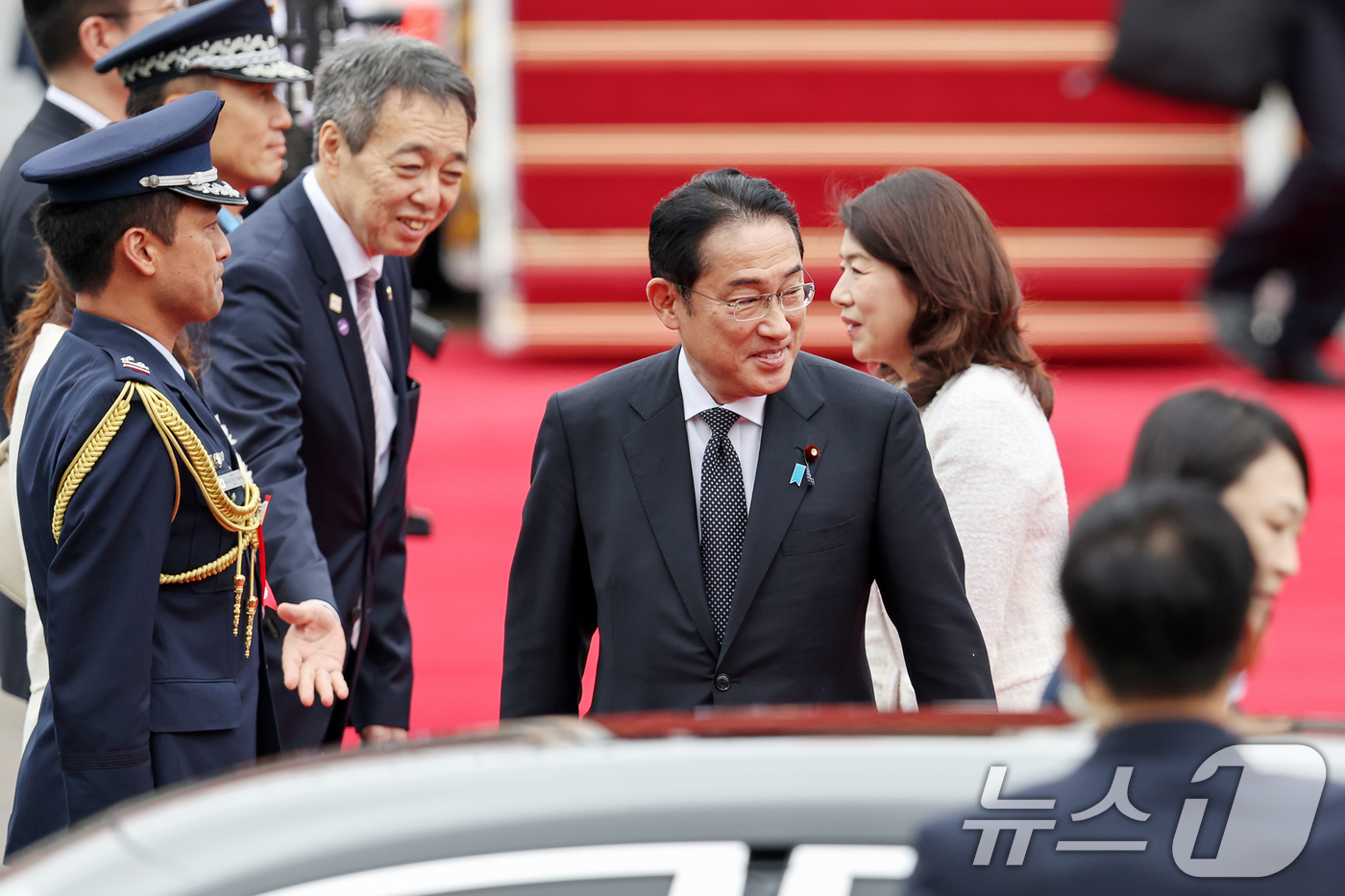 (성남=뉴스1) 민경석 기자 = 기시다 후미오 일본 총리가 6일 오후 경기 성남 서울공항을 통해 방한하고 있다.이번 회담은 한일관계 정상화를 달성한 윤 대통령과 기시다 총리의 마지 …