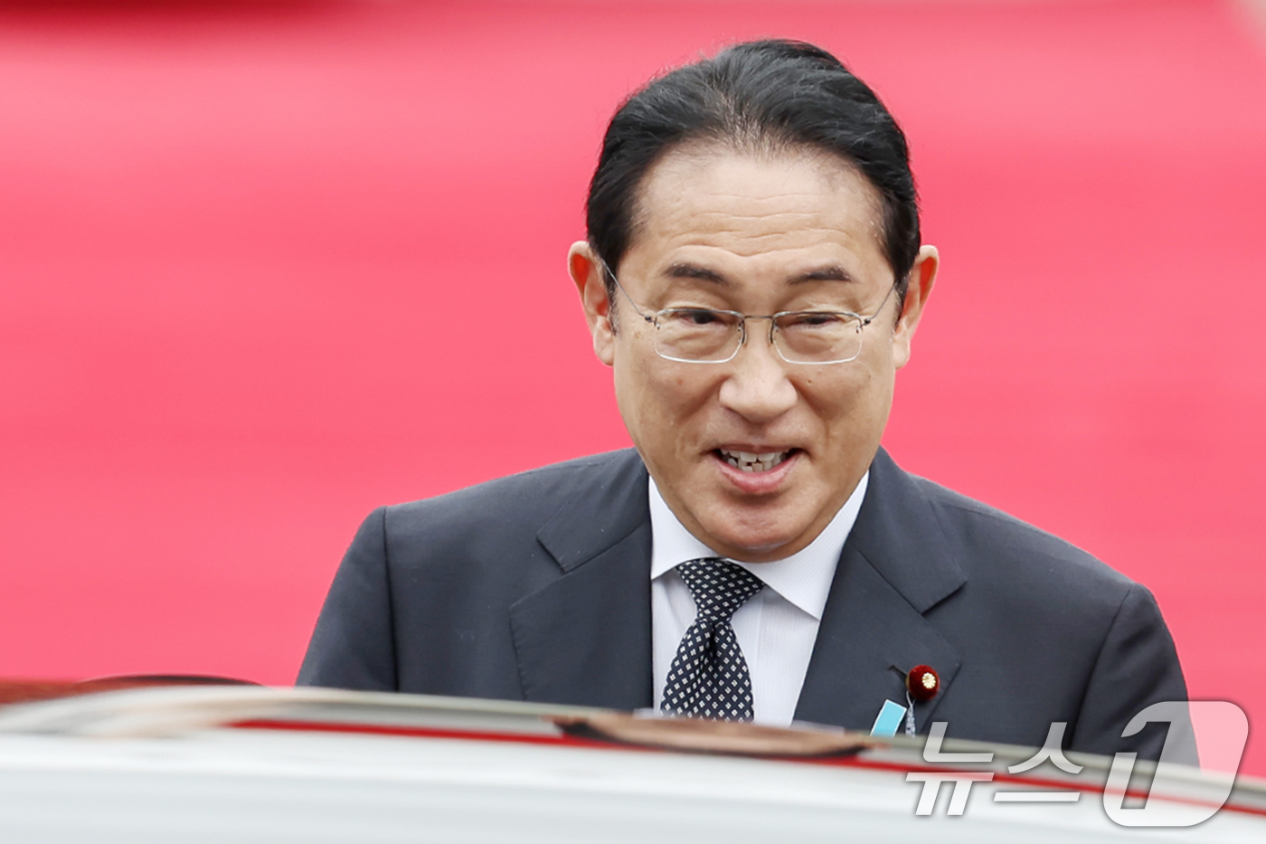 (성남=뉴스1) 민경석 기자 = 기시다 후미오 일본 총리가 6일 오후 경기 성남 서울공항을 통해 방한하고 있다.이번 회담은 한일관계 정상화를 달성한 윤 대통령과 기시다 총리의 마지 …