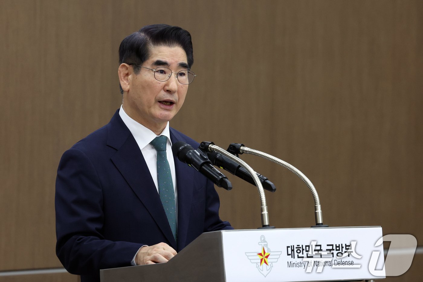 본문 이미지 - 김용현 국방부장관이 6일 서울 용산구 국방부에서 열린 '제49·50대 국방부장관 이·취임식'에서 취임사를 하고 있다. (국방부 제공) 2024.9.6/뉴스1