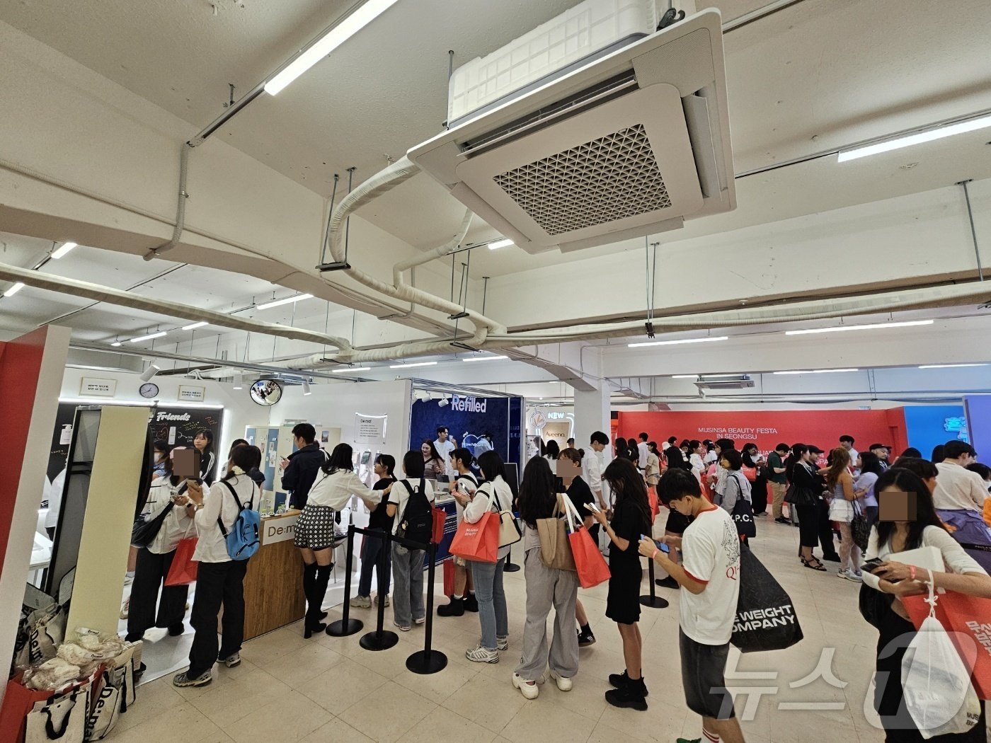 본문 이미지 - 6일 서울 성수동 일대에서 '무신사 뷰티 페스타'가 열렸다.ⓒ 뉴스1/김진희 기자.