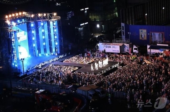 본문 이미지 -  2022년 열린 영동대로 케이팝(K-POP) 콘서트 현장 (강남구 제공)