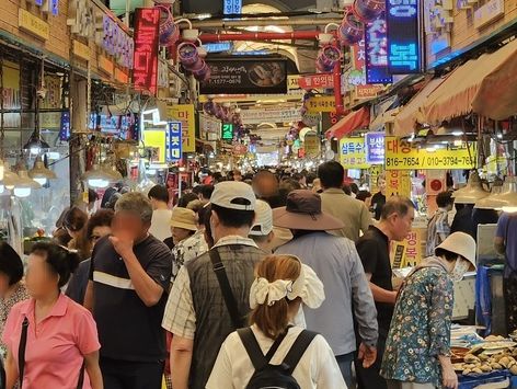 "배추 한포기 8천원"… 추석 장바구니 물가에 발길 돌리고 상인은 '울상'