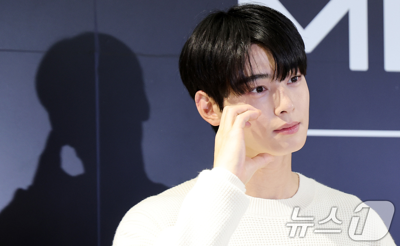 (서울=뉴스1) 김성진 기자 = 가수 겸 배우 차은우가 7일 서울 강남구 바디프랜드 본사에서 열린 자세교정 의료기기 메디컬파라오 론칭 기념 행사에서 포즈를 취하고 있다. 2024. …