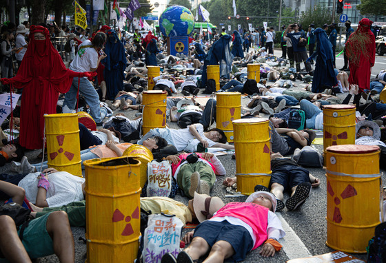 李정부, '원전 유턴'에…업계 "더 지어야" vs 환경단체 "졸속"