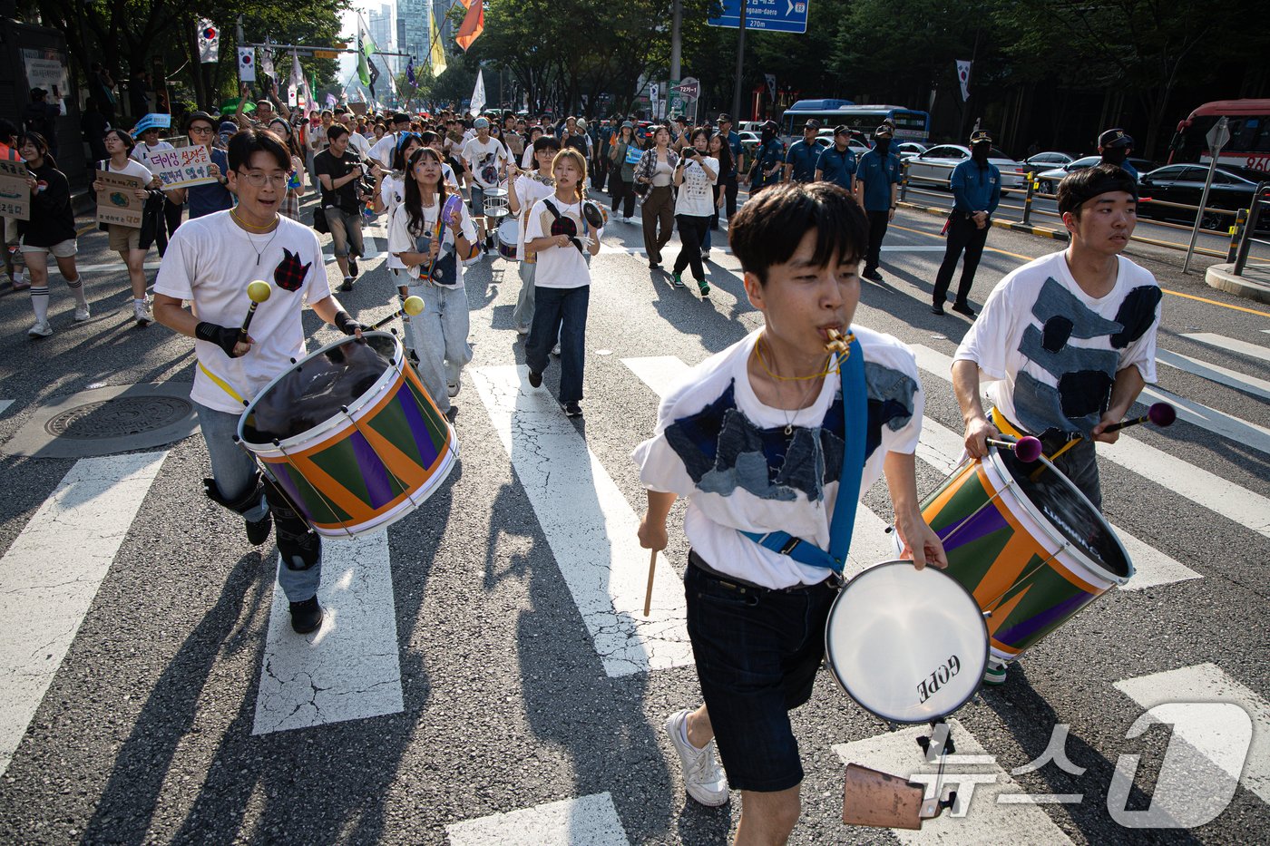 7일 오후 서울 강남구 테헤란로 인근에서 열린 907 기후정의행진에서 참가자들이 행진을 하고 있다. 2024.9.7/뉴스1 ⓒ News1 이재명 기자