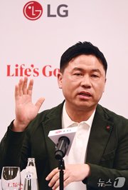본문 이미지 - 유럽 최대 가전 전시회 'IFA 2024' 참석차 독일 베를린을 찾은 류재철 LG전자 H&A사업본부장 사장이 지난 5일(현지시간) 베를린 현지에서 개최한 기자간담회에서 발언하고 있다. (LG전자 제공) 2024.9.8/뉴스1 ⓒ News1 송원영 기자