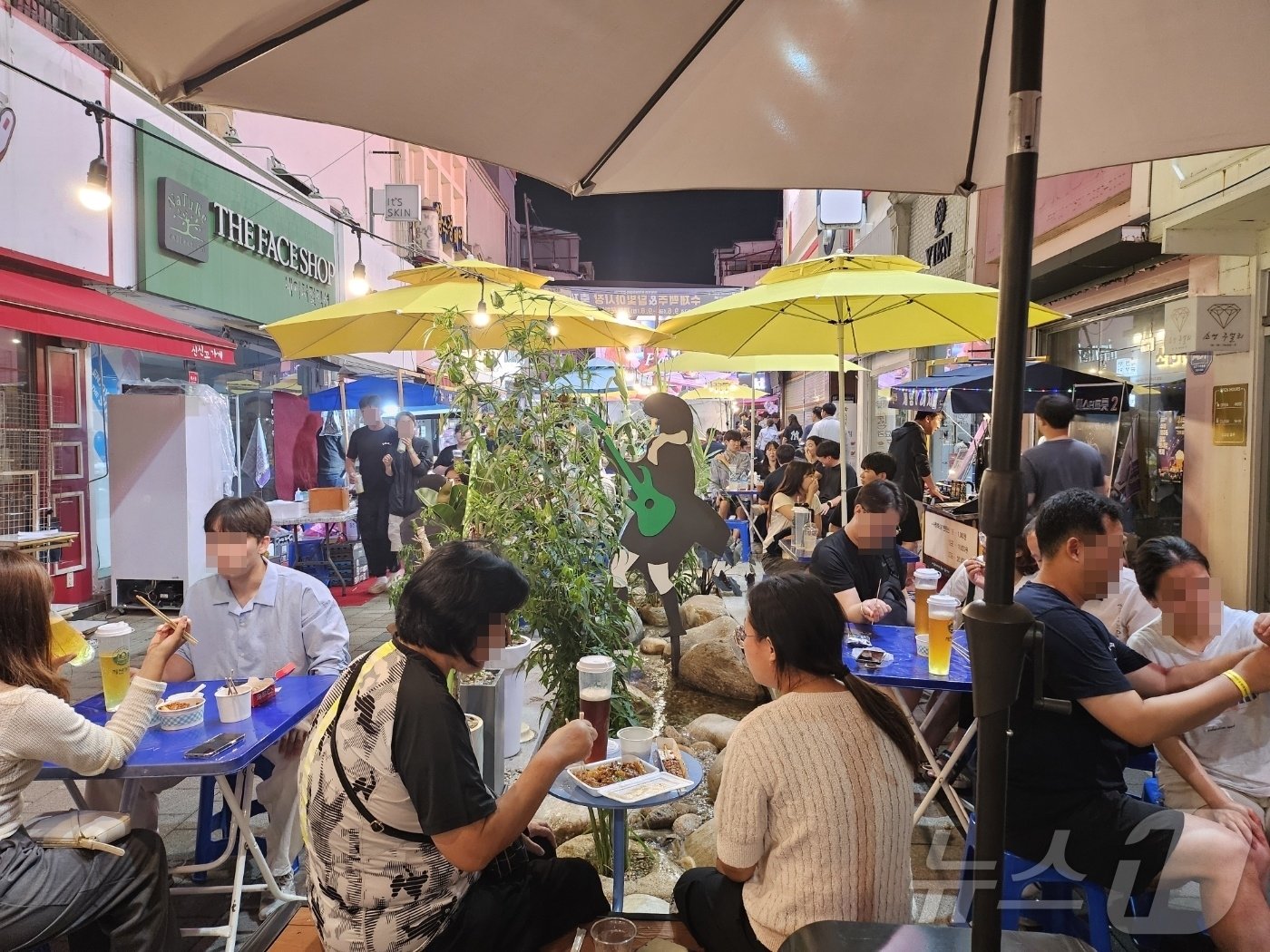 &#39;수제 맥주&달빛야시장 축제&#39;.&#40;제천시 제공&#41;2024.9.8/뉴스1