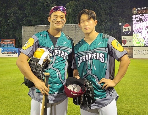 본문 이미지 - MLB 드래프트리그에서 활약한 내야수 이창용(왼쪽)과 투수 김성경. (삼성 라이온즈 제공)