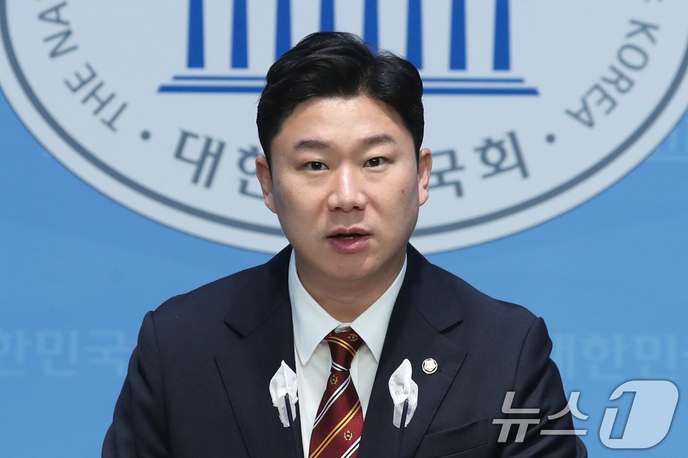 본문 이미지 - 진종오 국민의힘 의원이 9일 오전 서울 여의도 국회 소통관에서 체육계 비리 국민 제보 센터 중간보고 기자회견을 하고 있다. 진 의원은 배드민턴과 태권도·사격 등 종목에서 70여 건의 체육계 비리 제보를 접수했다고 밝혔다.2024.9.9/뉴스1 ⓒ News1 이광호 기자