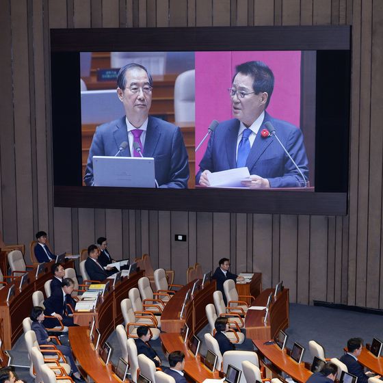 박지원 "尹, '내년 운 좋다' 점괘에 버터기…한덕수, 무속심취 부인에게 벌벌"