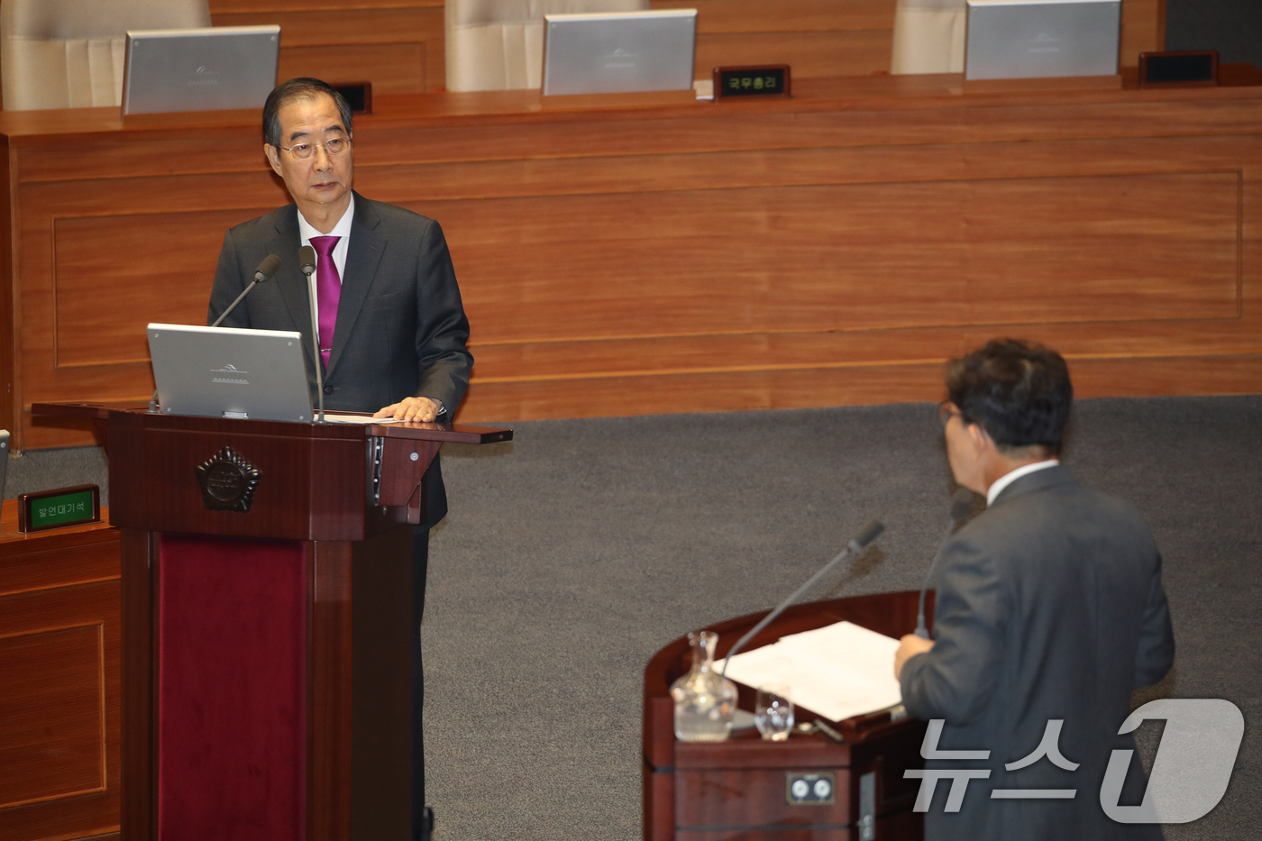 (서울=뉴스1) 이광호 기자 = 한덕수 국무총리가 9일 오후 서울 여의도 국회 본회의장에서 열린 정치 분야 대정부질문에서 권성동 국민의힘 의원 질의를 듣고 있다. 2024.9.9/ …