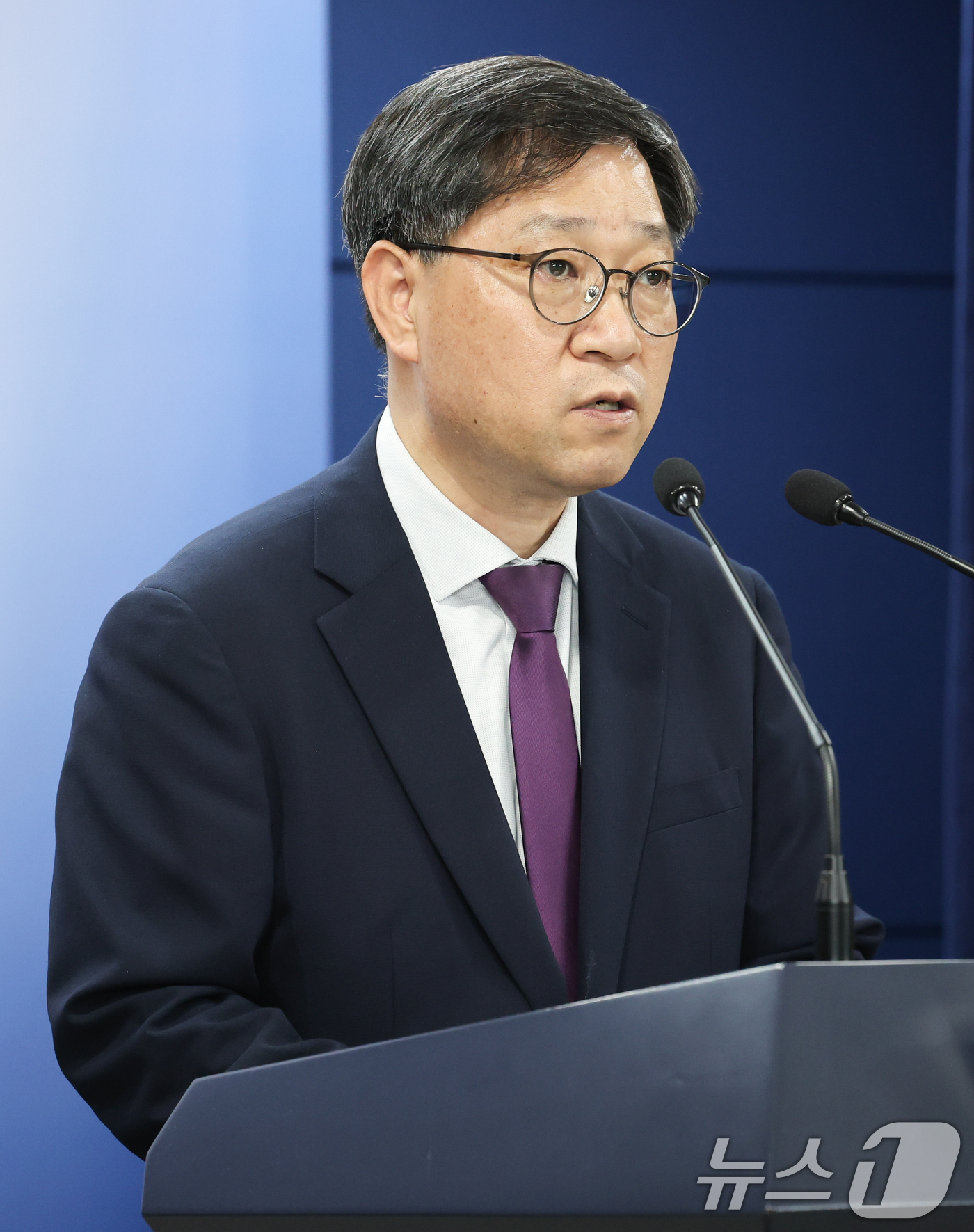 (서울=뉴스1) 허경 기자 = 정윤순 보건복지부 보건의료정책실장이 9일 서울 종로구 정부서울청사에서 응급의료 등 비상진료 대응 관련 브리핑을 하고 있다. 2024.9.9/뉴스1