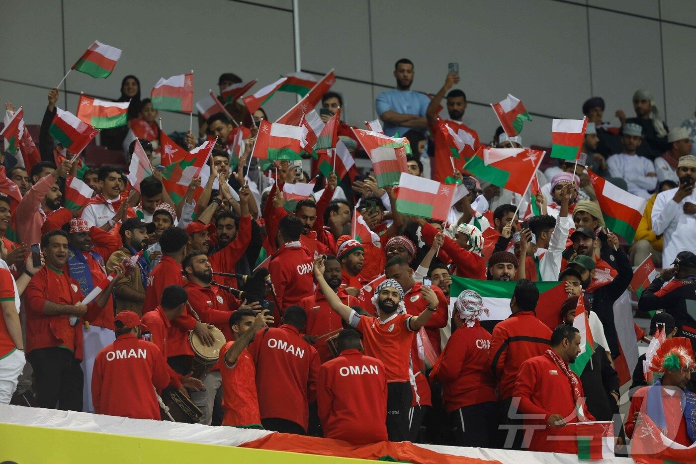 본문 이미지 - 오만 응원단. ⓒ AFP=뉴스1