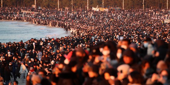 행안부 "인파 몰리는 곳에서는 안전수칙 꼭 실천해주세요"