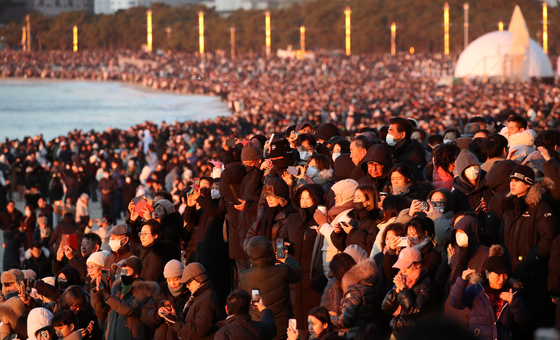 광안리해수욕장 등 부산 해맞이명소에 10만 인파 예상…"안전 총력"