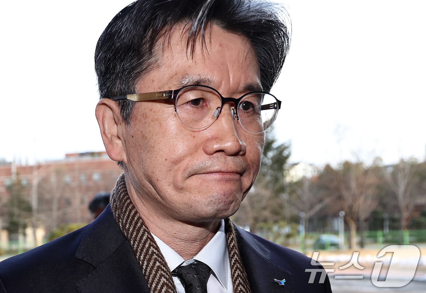 본문 이미지 - 오동운 고위공직자범죄수사처&#40;공수처&#41; 처장이 1일 오전 경기도 과천시 공수처로 출근하고 있다. 2025.1.1/뉴스1 ⓒ News1 구윤성 기자