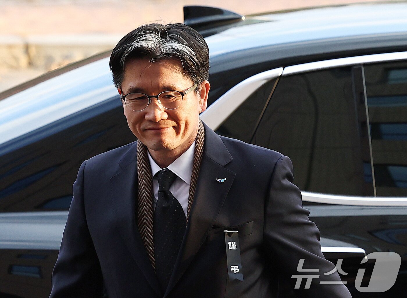 본문 이미지 - 오동운 고위공직자범죄수사처&#40;공수처&#41; 처장이 1일 오전 경기도 과천시 공수처로 출근하고 있다. 2025.1.1/뉴스1 ⓒ News1 구윤성 기자