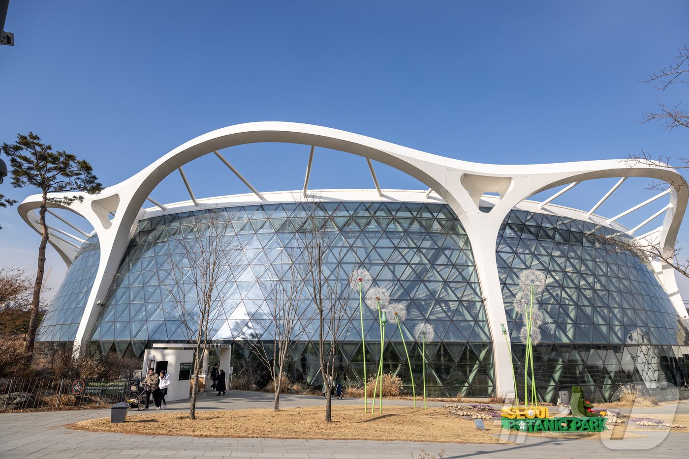 본문 이미지 - 축구장 70개 규모인 서울식물원(서울관광재단 제공)