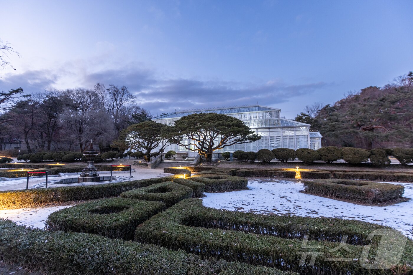 본문 이미지 - 창경궁 대온실과 정원(서울관광재단 제공)