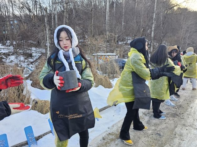 SOOP, 스트리머·임직원과 함께 새해 연탄 나눔 봉사활동