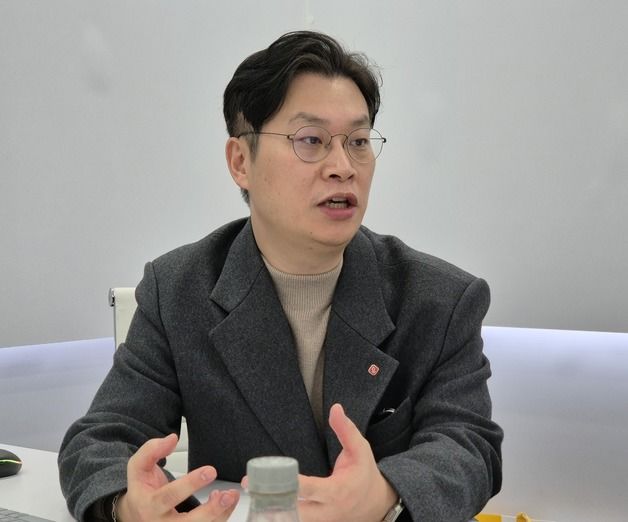 필름 붙이자 3D가 튀어나왔다…롯데 칼리버스 혁신기술[CES현장]