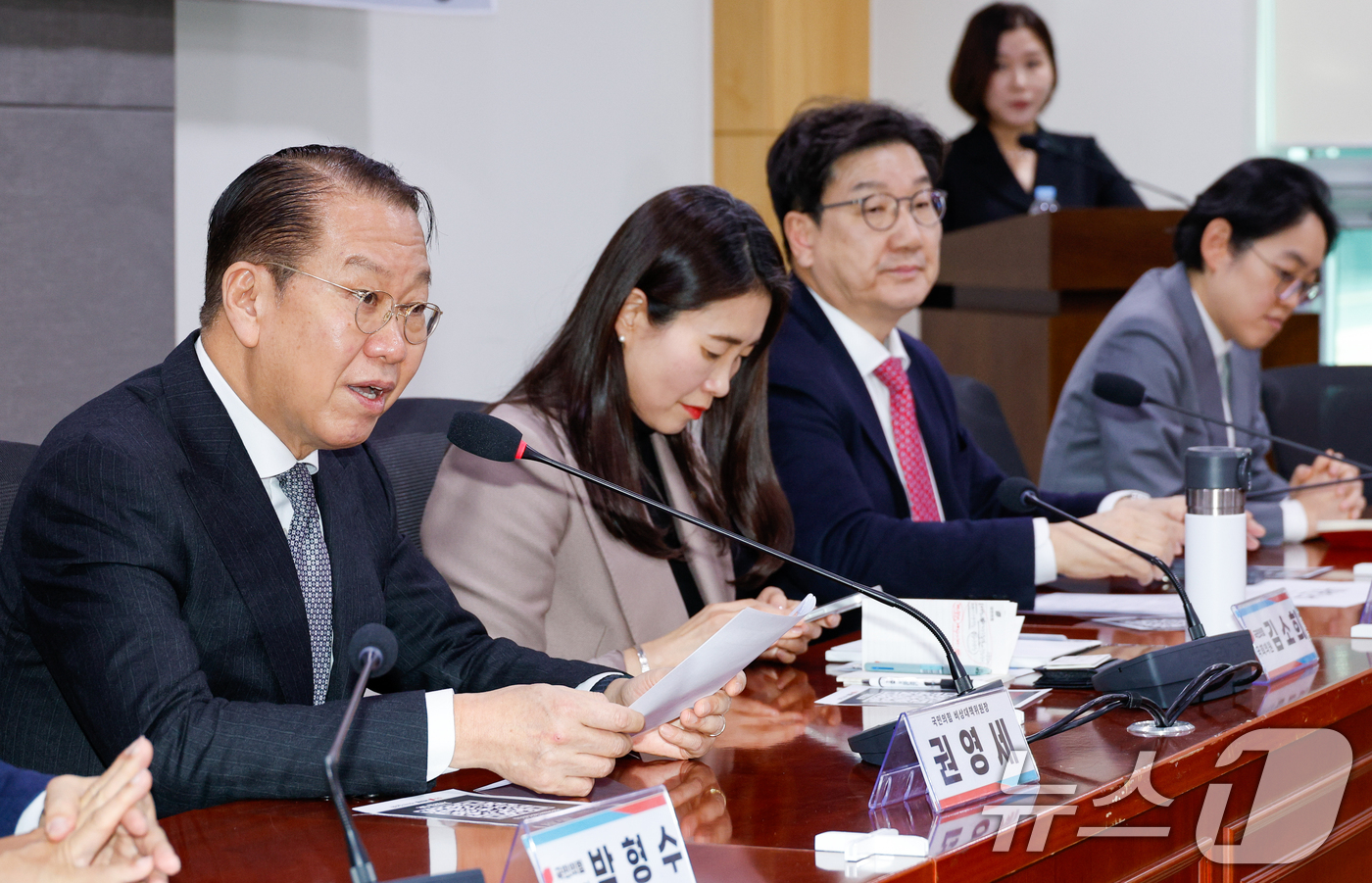 (서울=뉴스1) 안은나 기자 = 권영세 국민의힘 비상대책위원장이 10일 서울 여의도 국회의원회관에서 열린 직장 내 괴롭힘 제도개선 연속토론회에 참석해 축사하고 있다. 2025.1. …