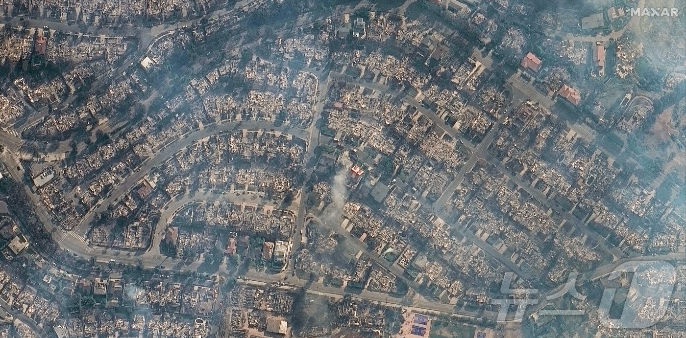 본문 이미지 - 9일&#40;현지시간&#41; 산불로 초토화된 캘리포니아주 퍼시픽 팰리세이즈의 위성사진. 사진은 막사르 테크놀로지스 제공. 2025.01.09 ⓒ 로이터=뉴스1 ⓒ News1 김지완 기자