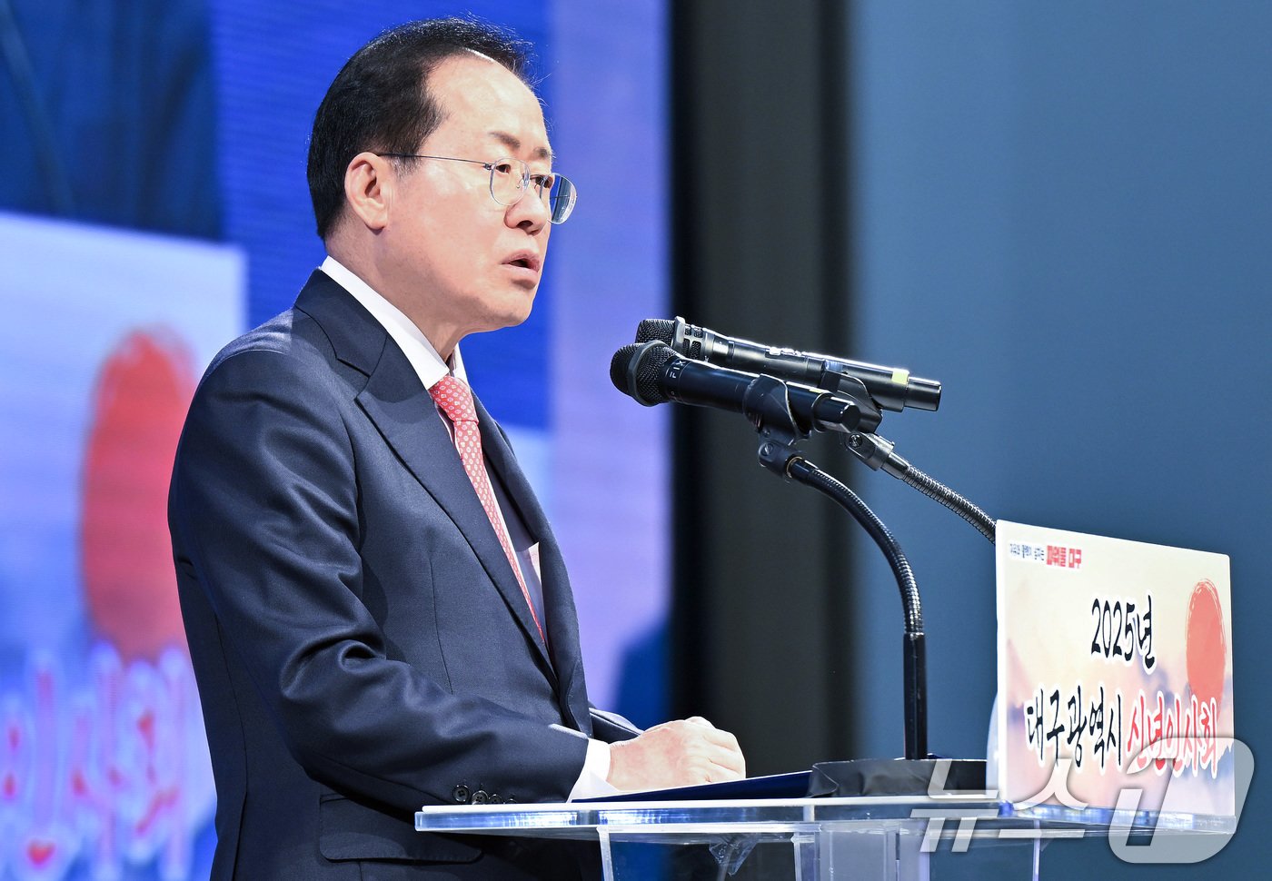 본문 이미지 - 홍준표 대구시장이 10일 오후 대구 북구 엑스코에서 열린 대구시 신년인사회에 참석해 인사말을 하고 있다. &#40;대구시 제공&#41; 2025.1.10/뉴스1 ⓒ News1 공정식 기자